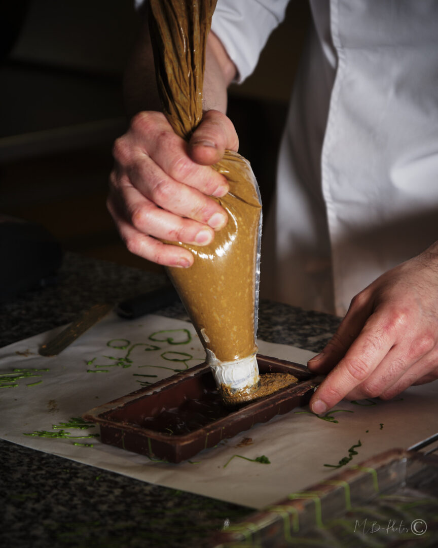 Glaçage pistache sur tablette chocolat Dubaï - Joseph Chocolaterie Périgueux